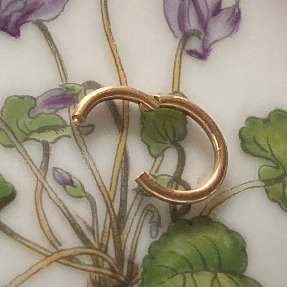 14k solid yellow gold seamless clicker hoop earring 16 gauge 8mm - Picture 4 of 5